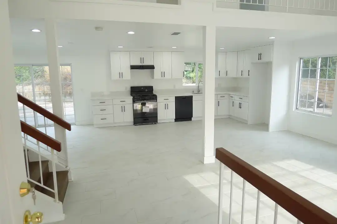 2623 E Maureen St - View 3