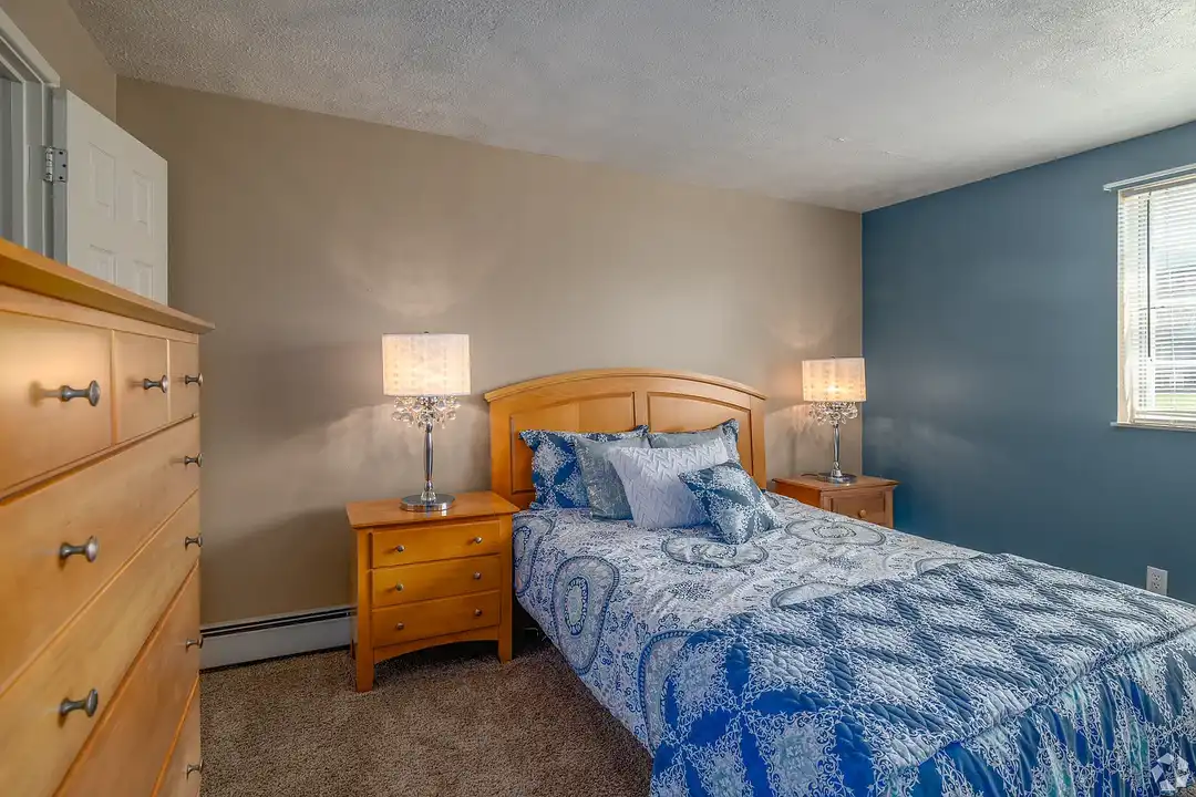 Four Seasons Apartments & Townhomes – photo 1 of 9
