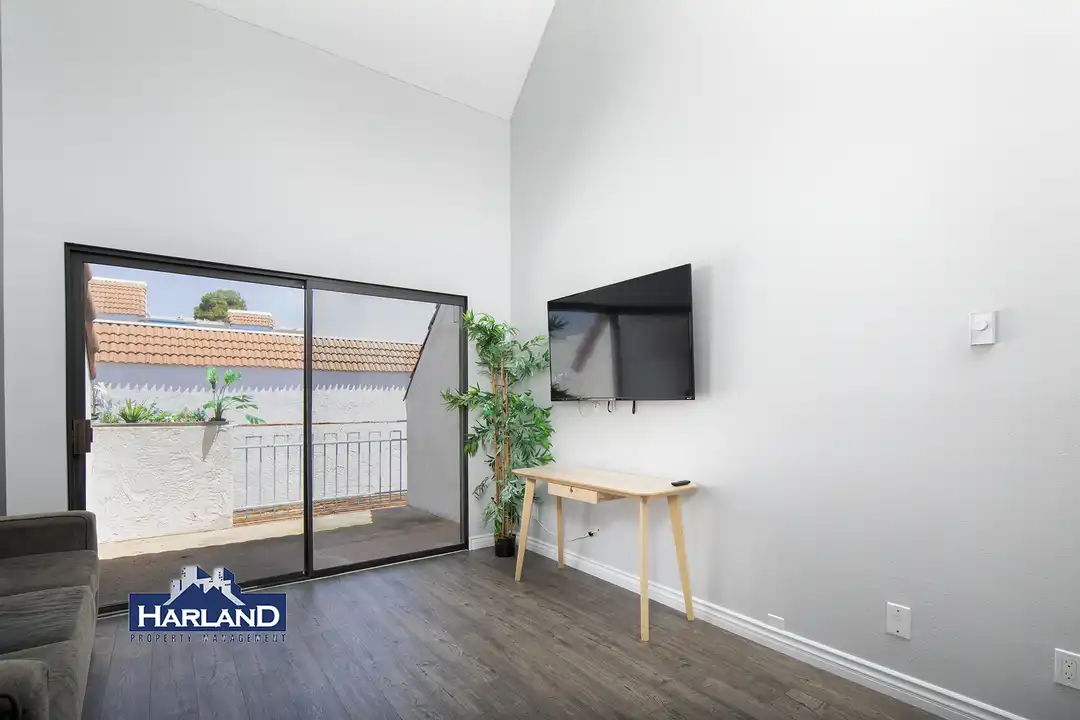 8332 Regents Rd unit 3A – pohled 4