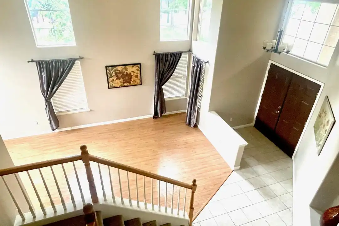 House in Tracy - View 4