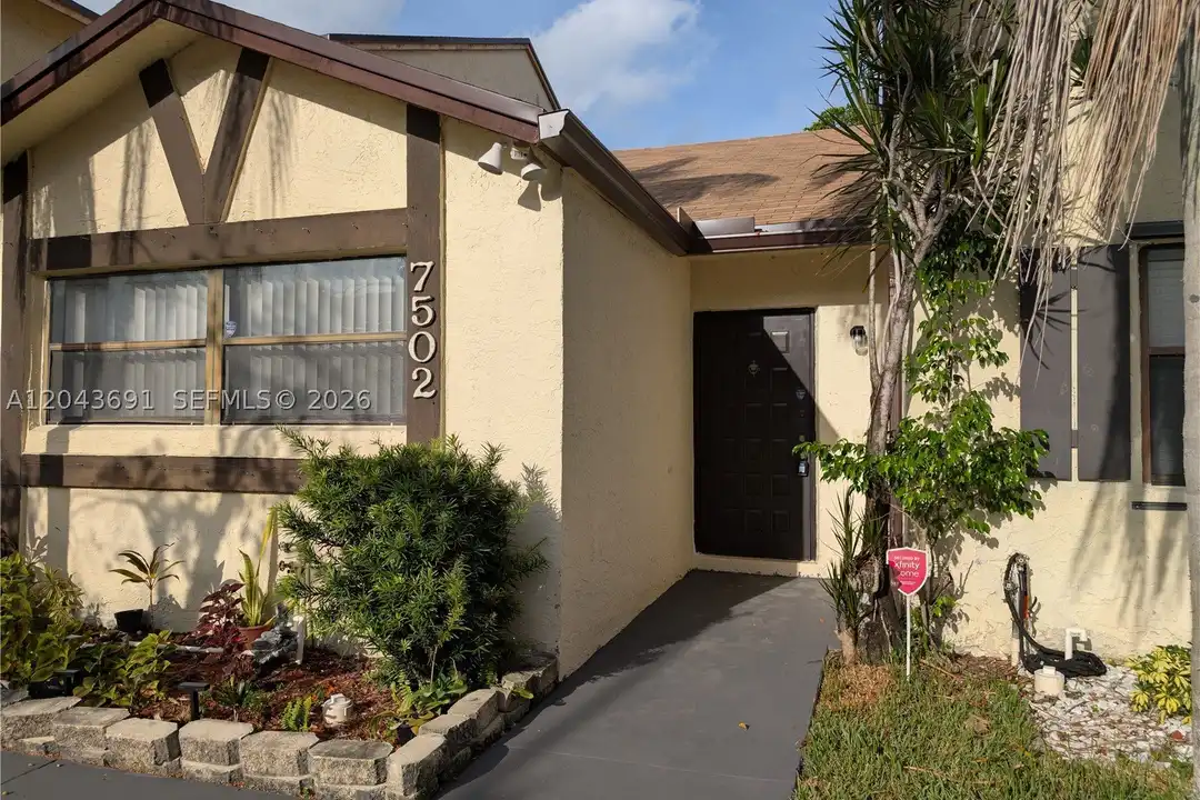 7502 NW 33rd St – photo 1