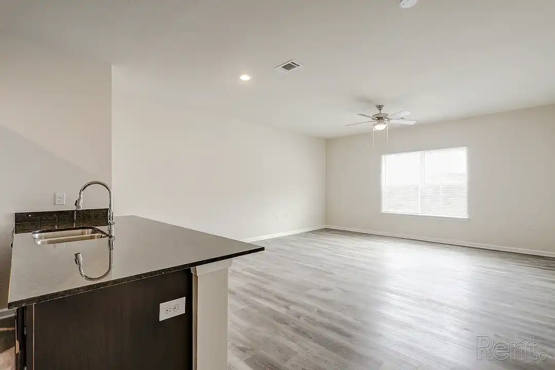 Hummingbird Hill Apartments – photo 1 of 24