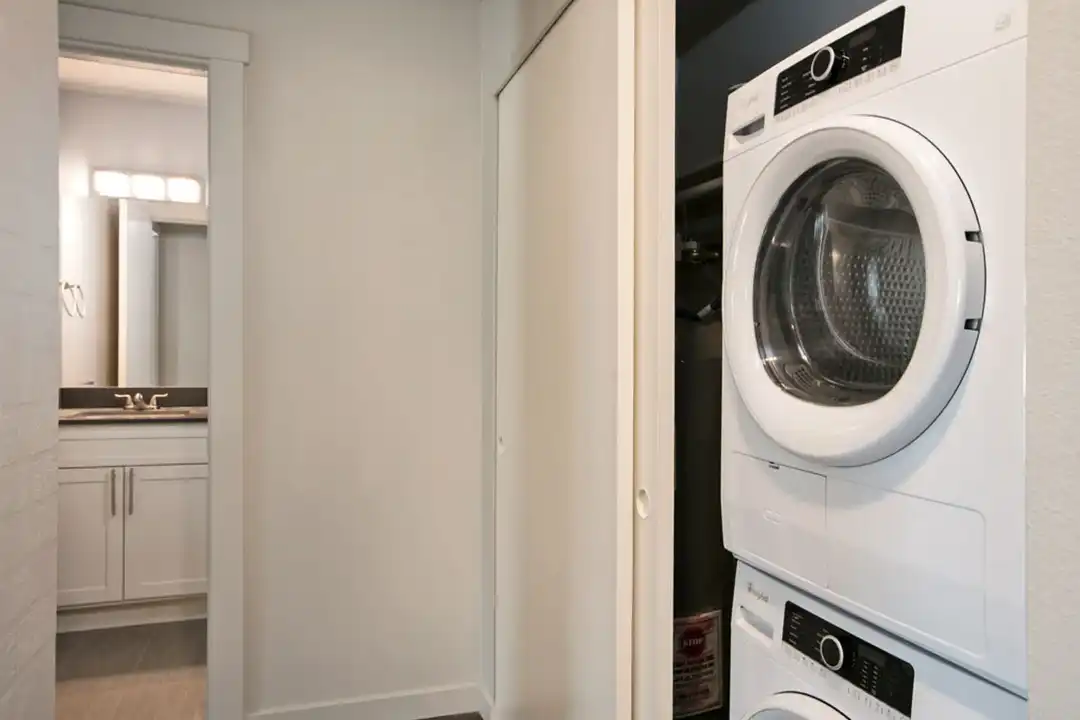 Apartment in Seattle, Kenwood, Lake City - View 3