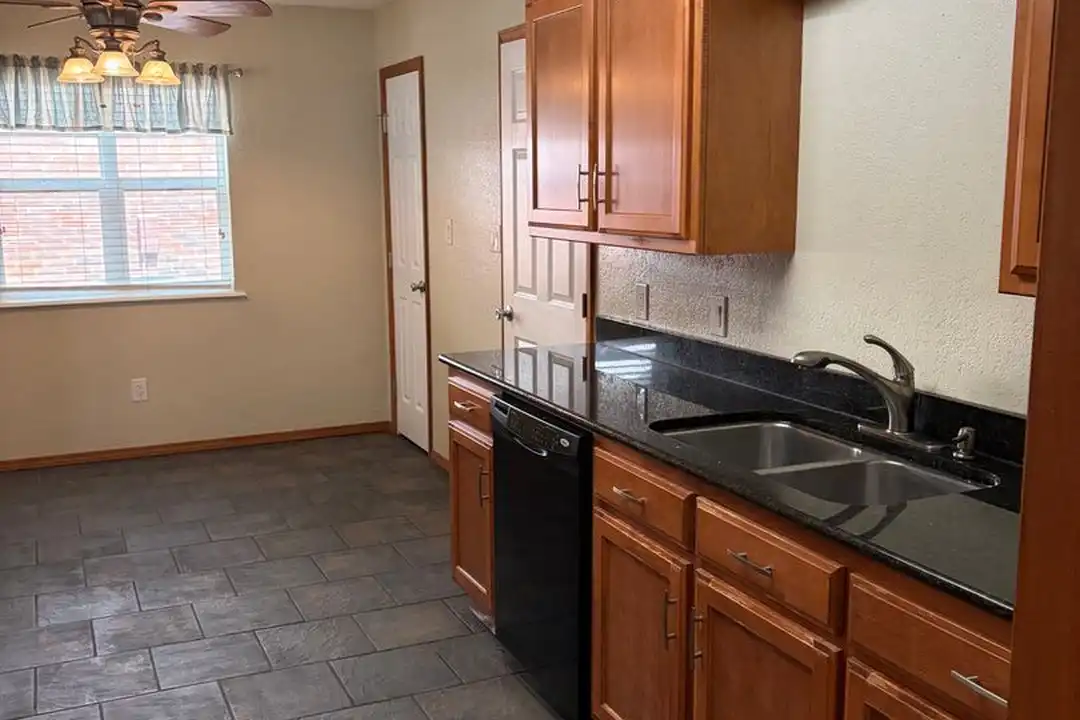 9313 S Houston St - View 5