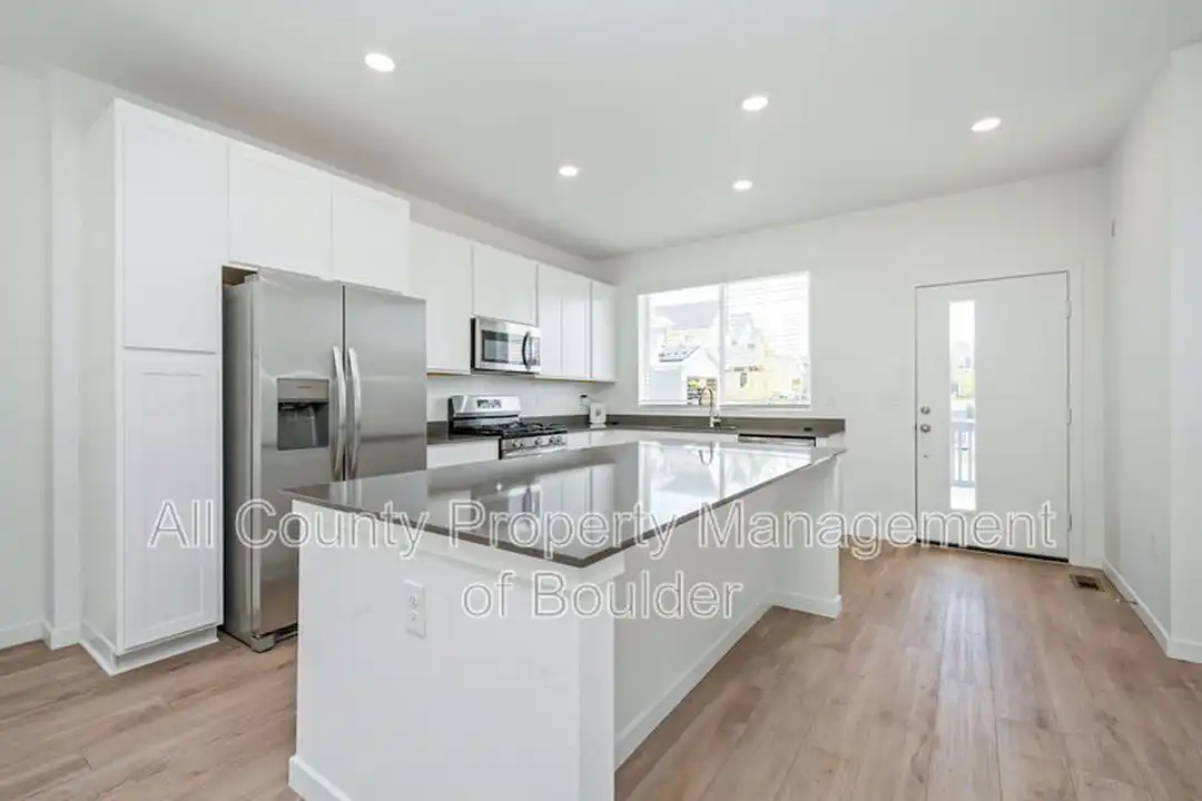 1432 Sanitas Ln - View 3