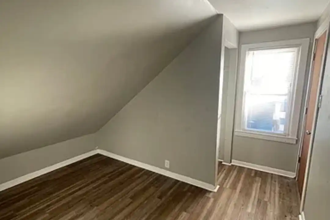 2608 N 40th St unit 2608A – další