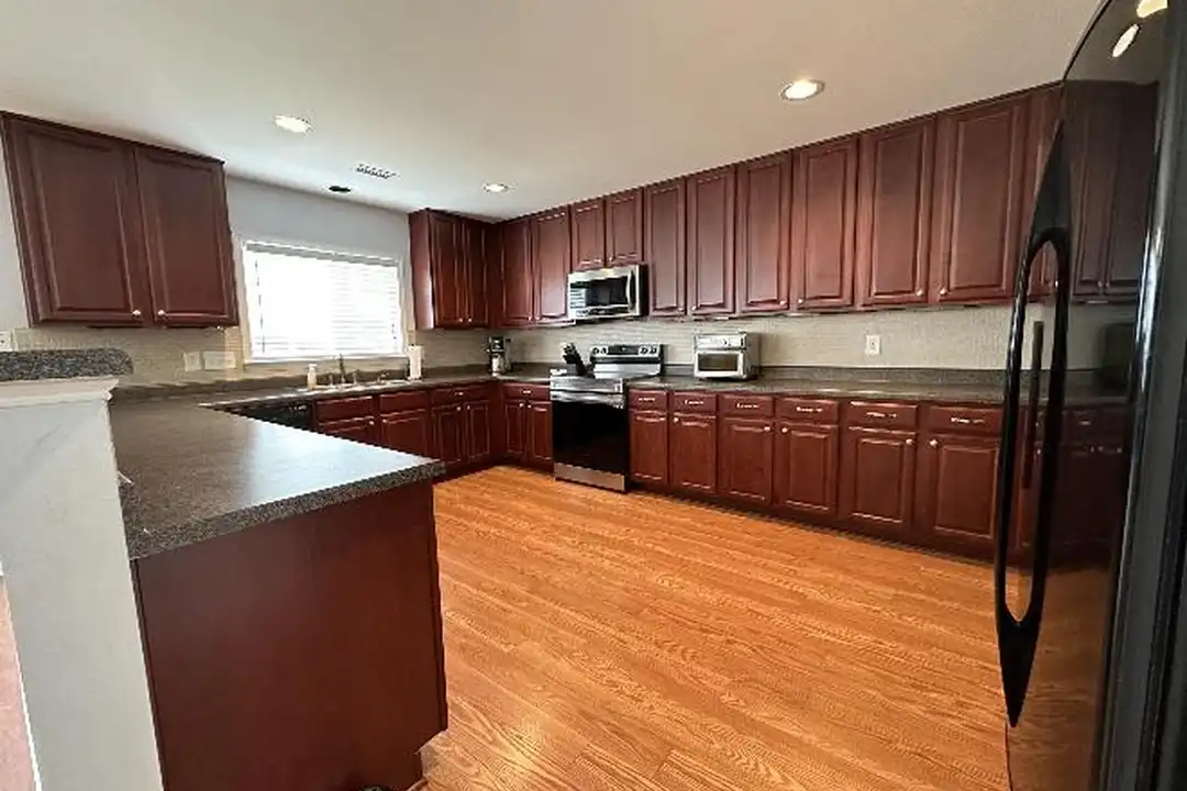 350 Ashdale Dr - View 2