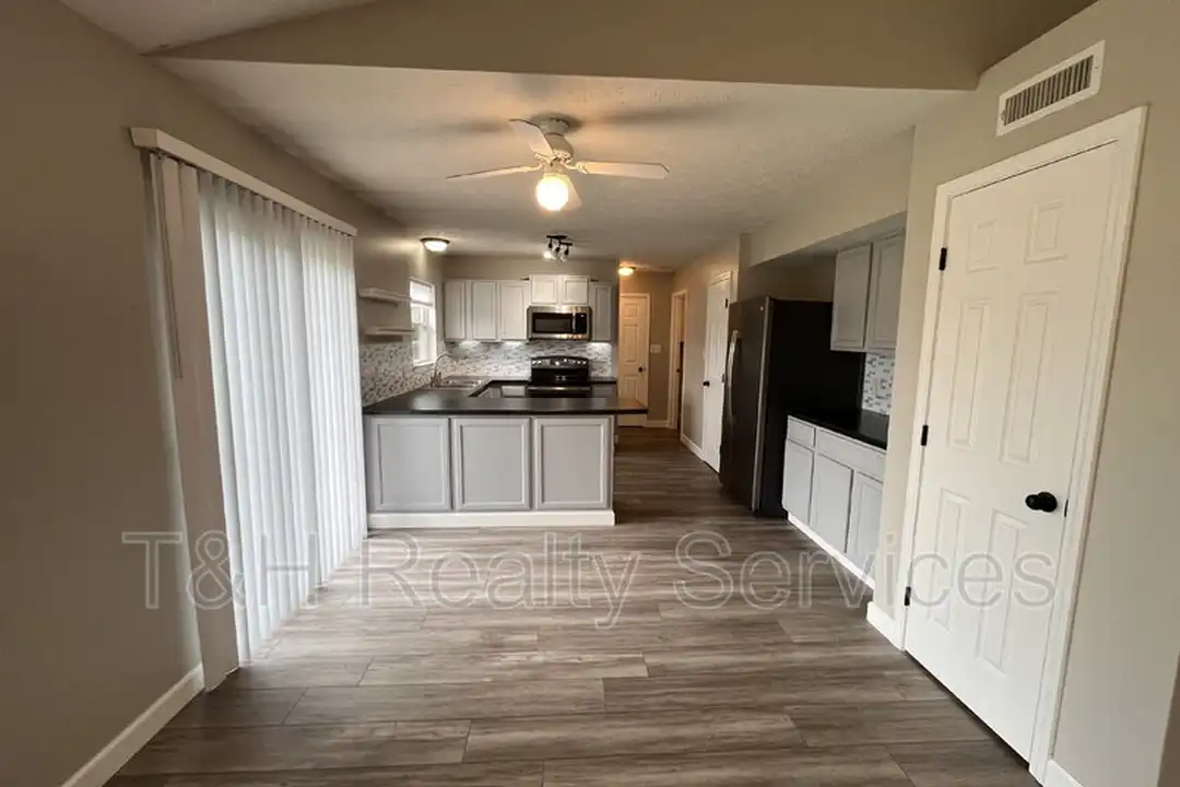 6803 Smithfield Blvd - More