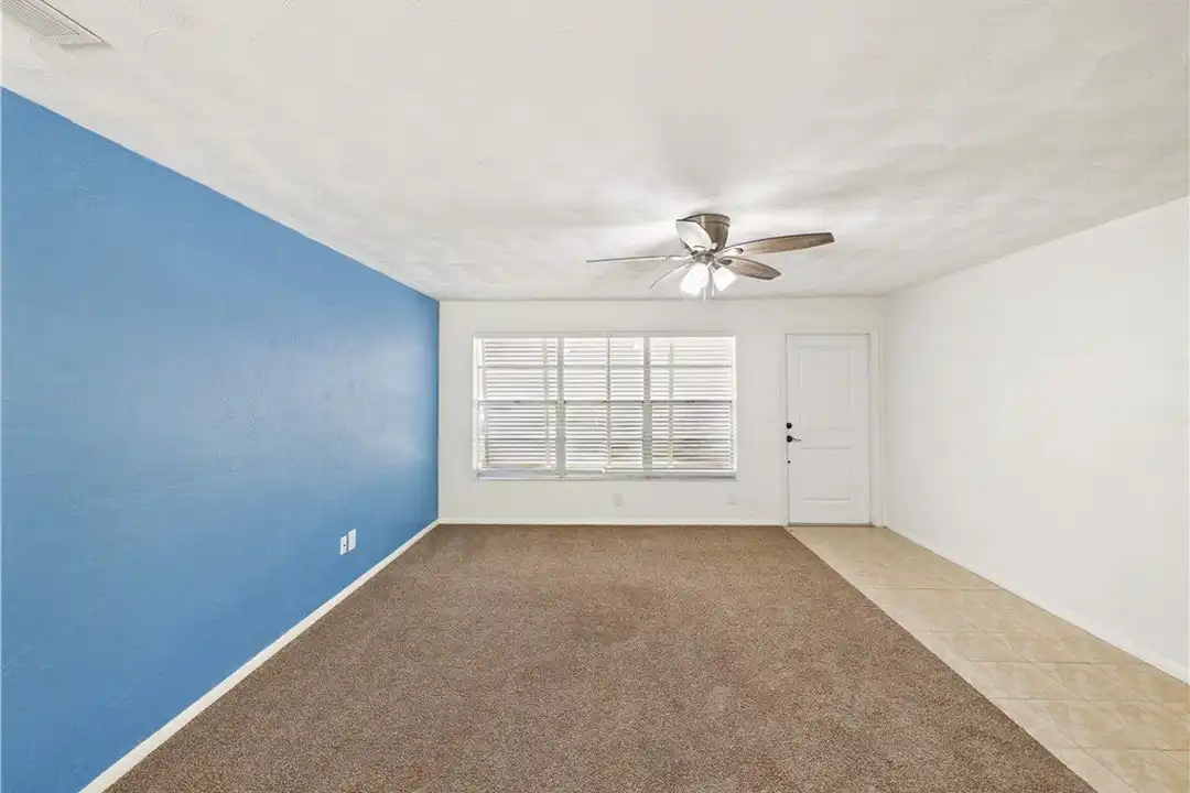 18541 Iris Rd - View 4