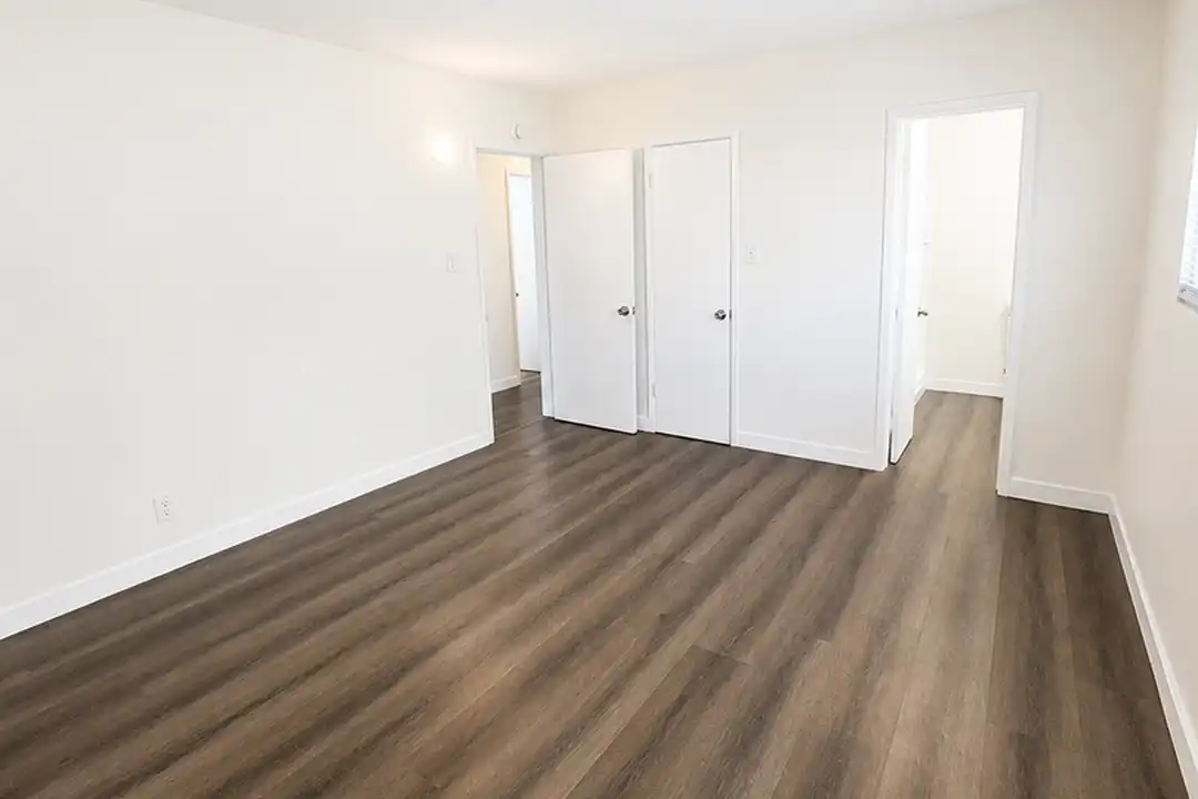 1750 Newport Ave unit 4 - More