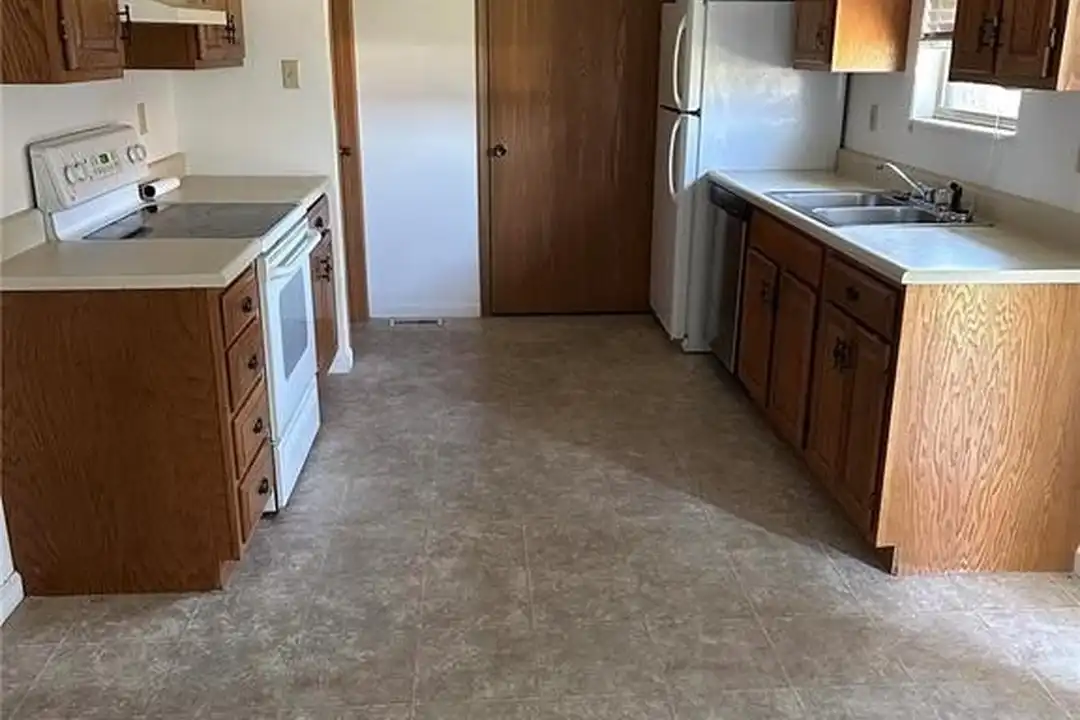 840 Southgate Dr - View 4