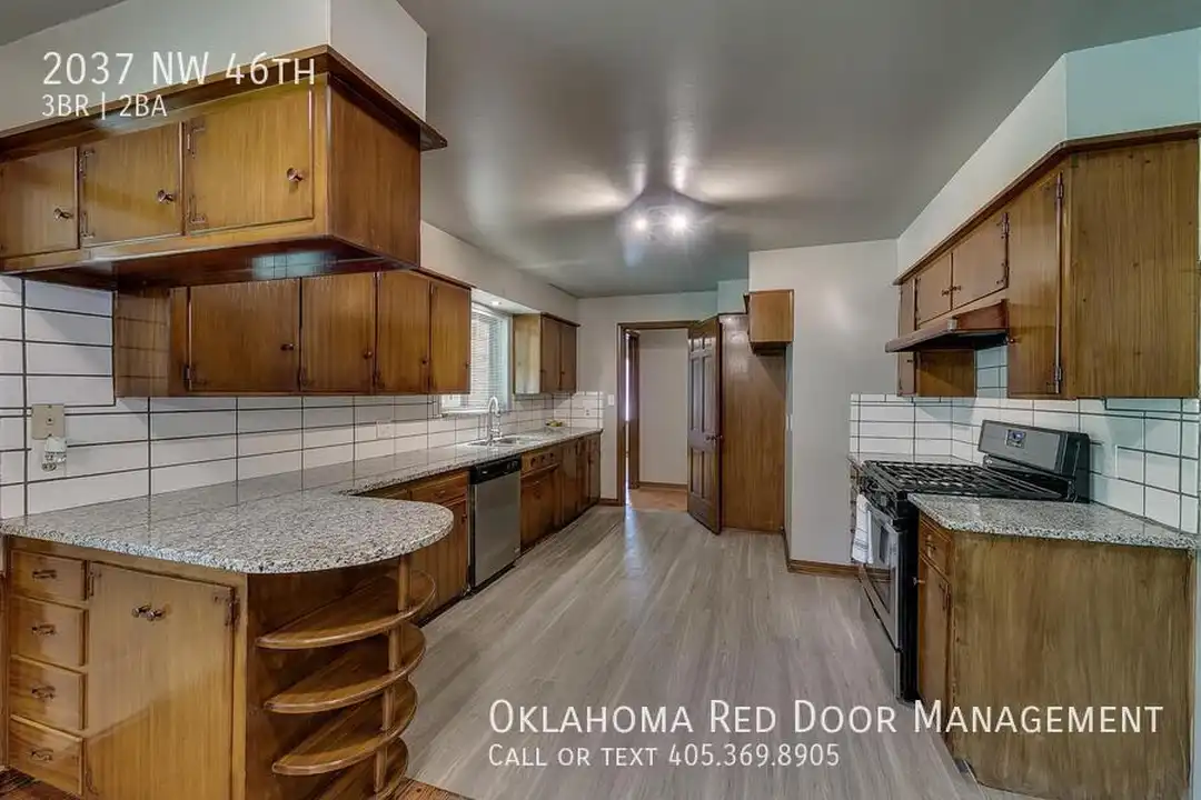 2037 NW 46th St - View 2