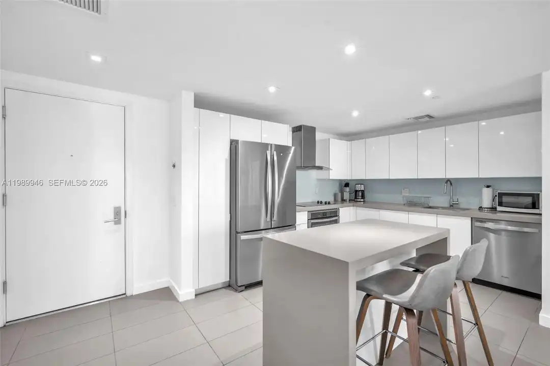 Apartment in Miami - View 2