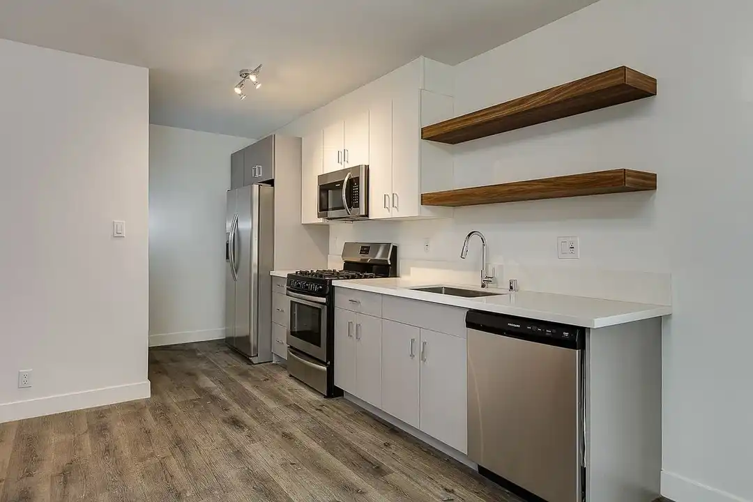 Apartment in Long Beach - View 5