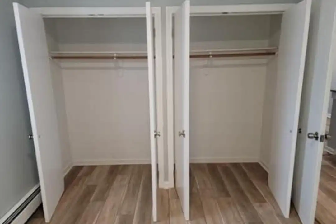 10 Green St - More