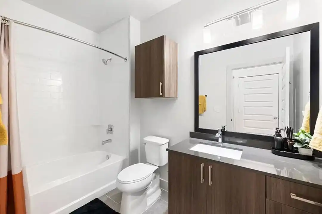 111 W 6th St - More