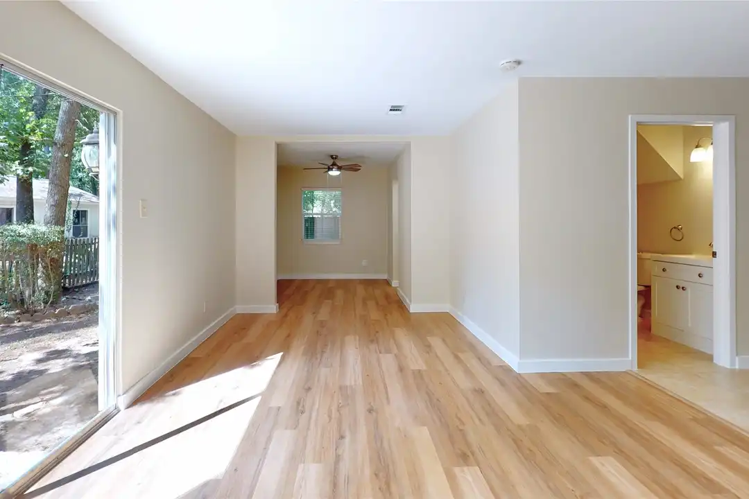 2105 N Red Cedar Cir - More