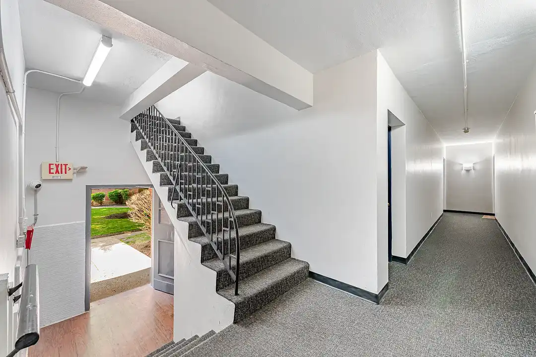 Palm Garden Apartments – photo 1