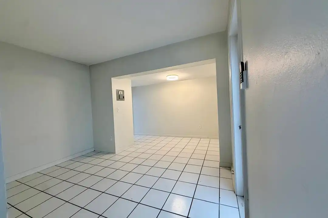1215 NE 17th Ave unit Unit 5 - More