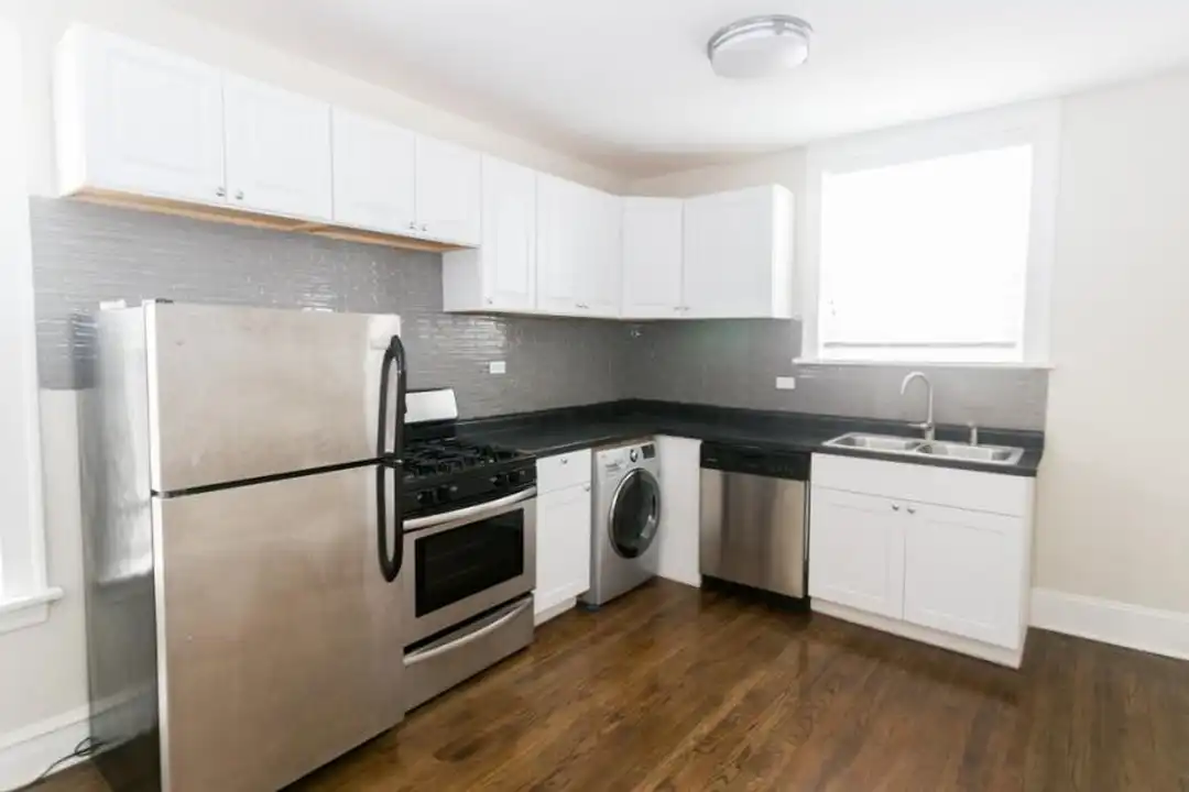 916 W 18th St - View 2