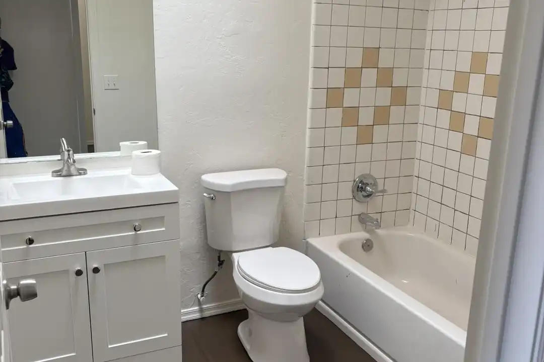 1036 N 13th Ave unit A - View 2