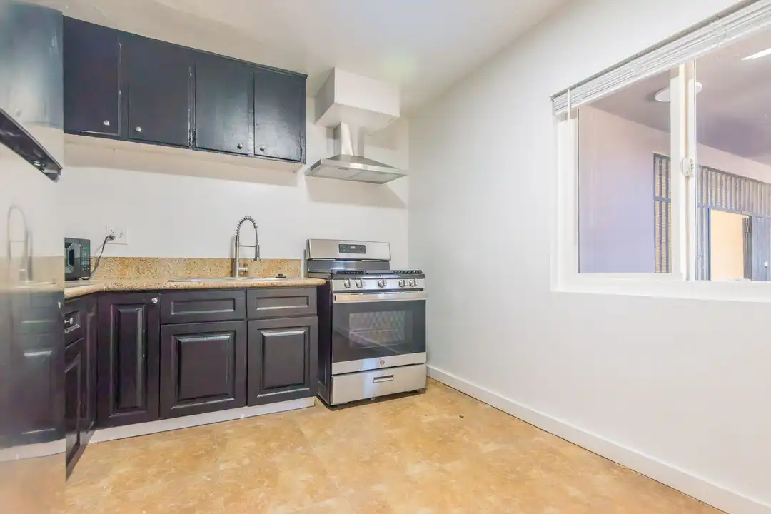 Apartment in North Hollywood, North Hollywood West Neighborhood Council District - View 5