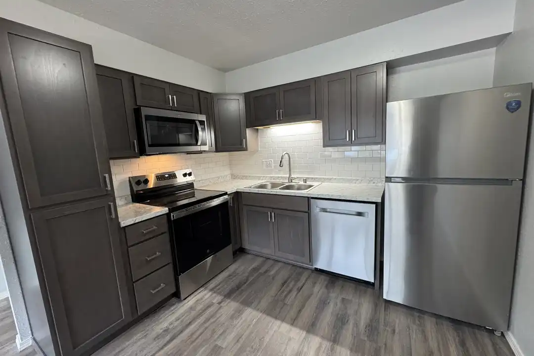 2411 W 2nd Ave unit # 11 – photo 1