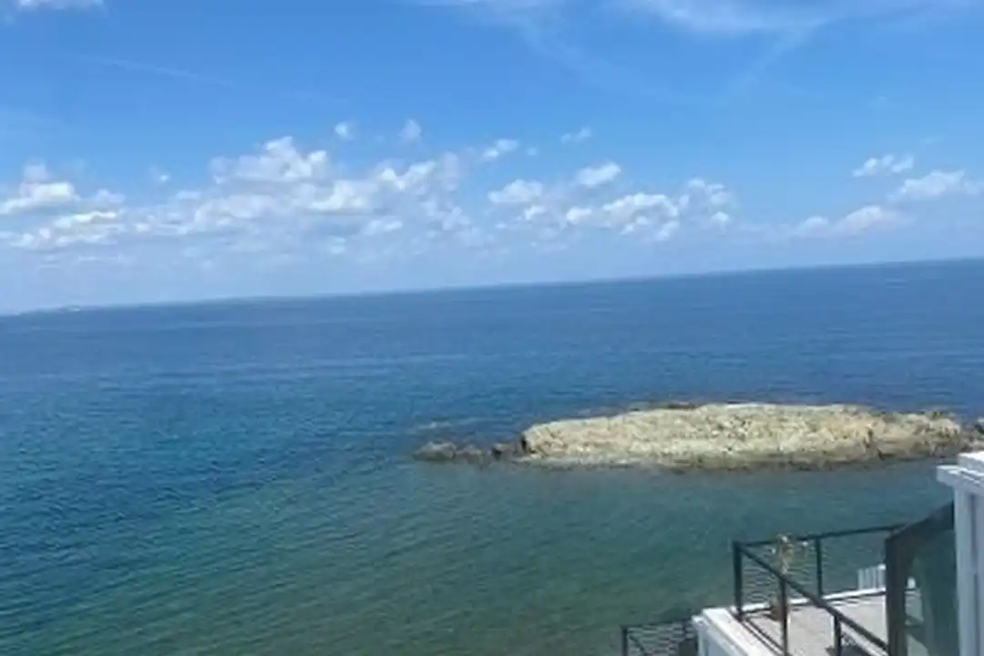 54 Oceanside Dr #54 – photo 1 of 22