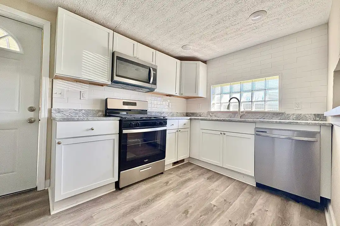 5614 S Main St unit Unit 3 (lower back unit) - View 6