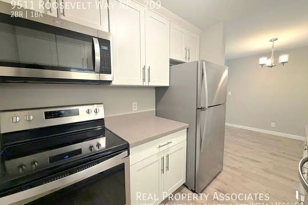 9511 Roosevelt Way NE - View 3