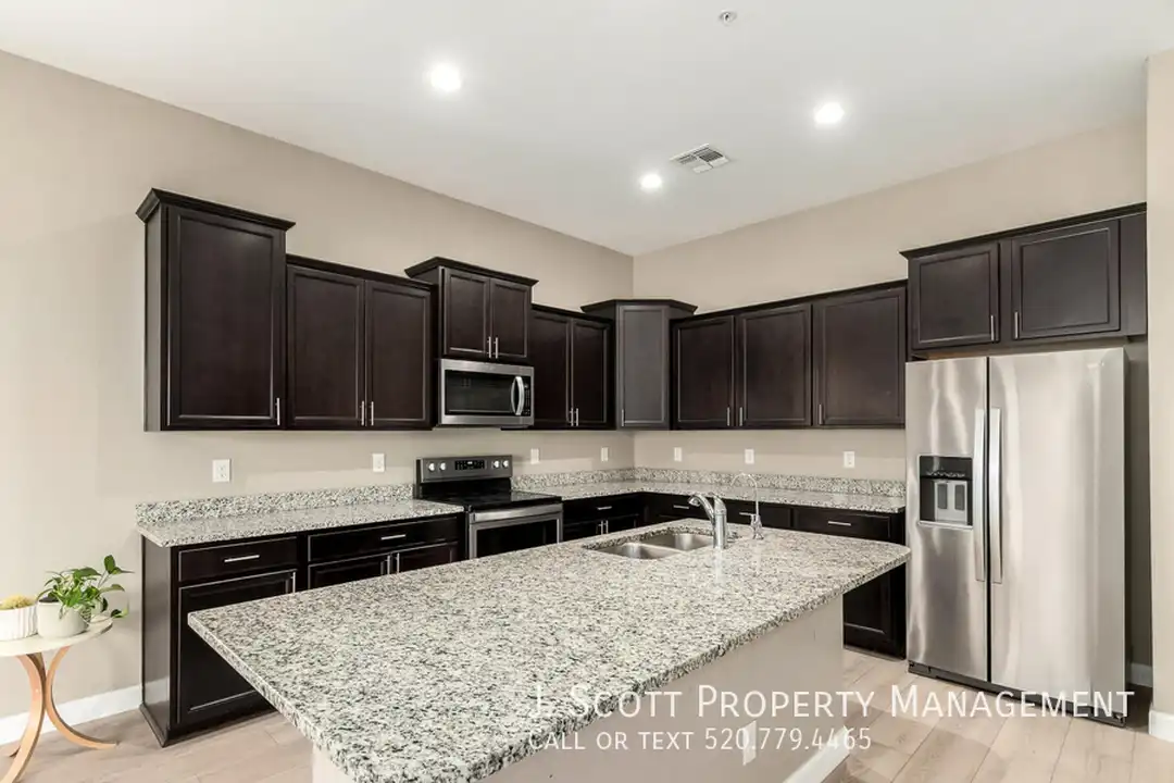 1255 N Arizona Ave - View 5
