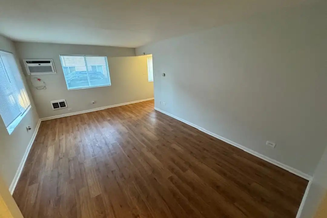 495 Madison Ave unit 1B – photo 1 of 4