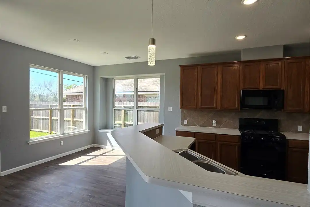 5210 Benton Dr - More