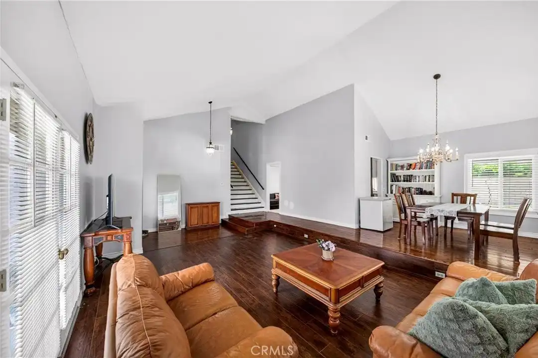 2540 Royale Pl - View 3