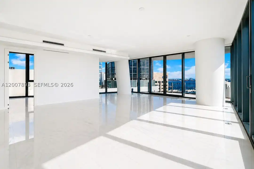 Apartment in Miami, Torch of Friendship - More