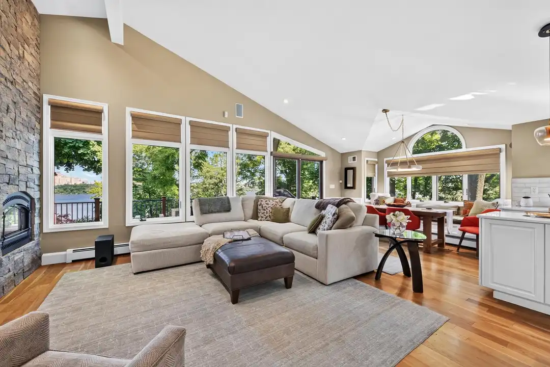 31 Colony Rd – photo 1