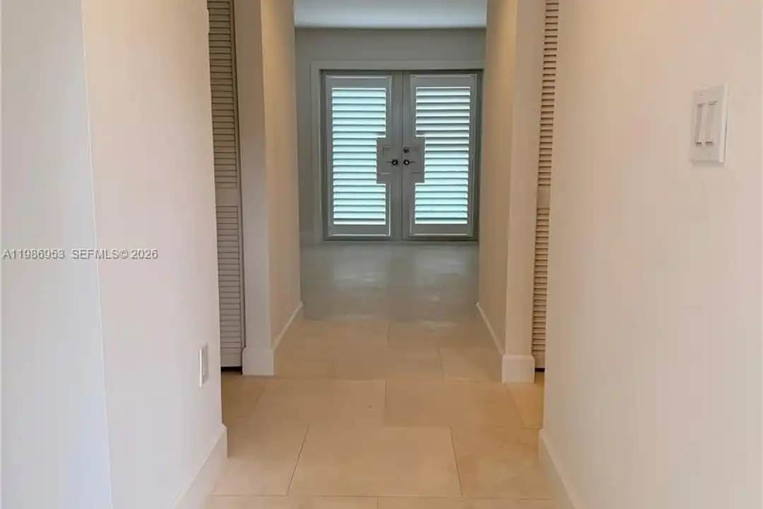 Apartment in Miami - View 4