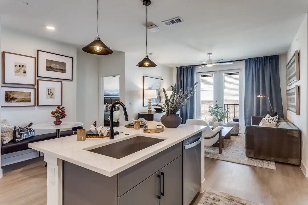 Aura Crown Heights - View 4