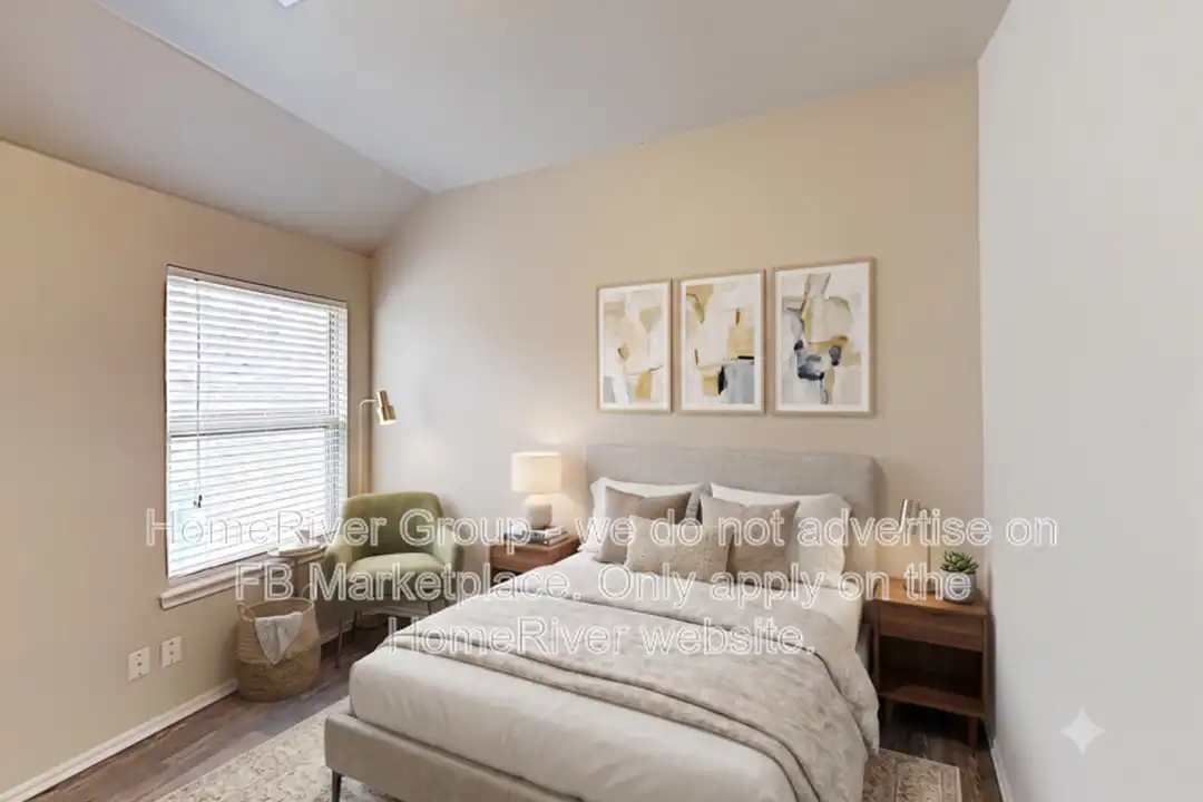 11208 Coachmans Rd - More