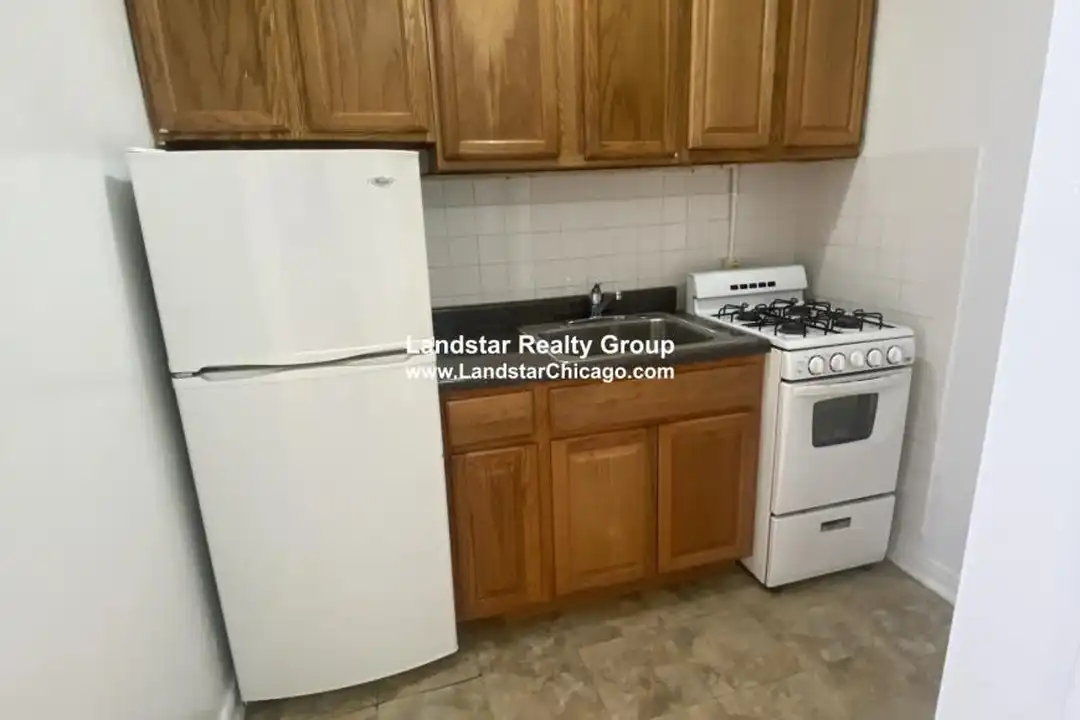 6912 N Ravenswood Ave - More