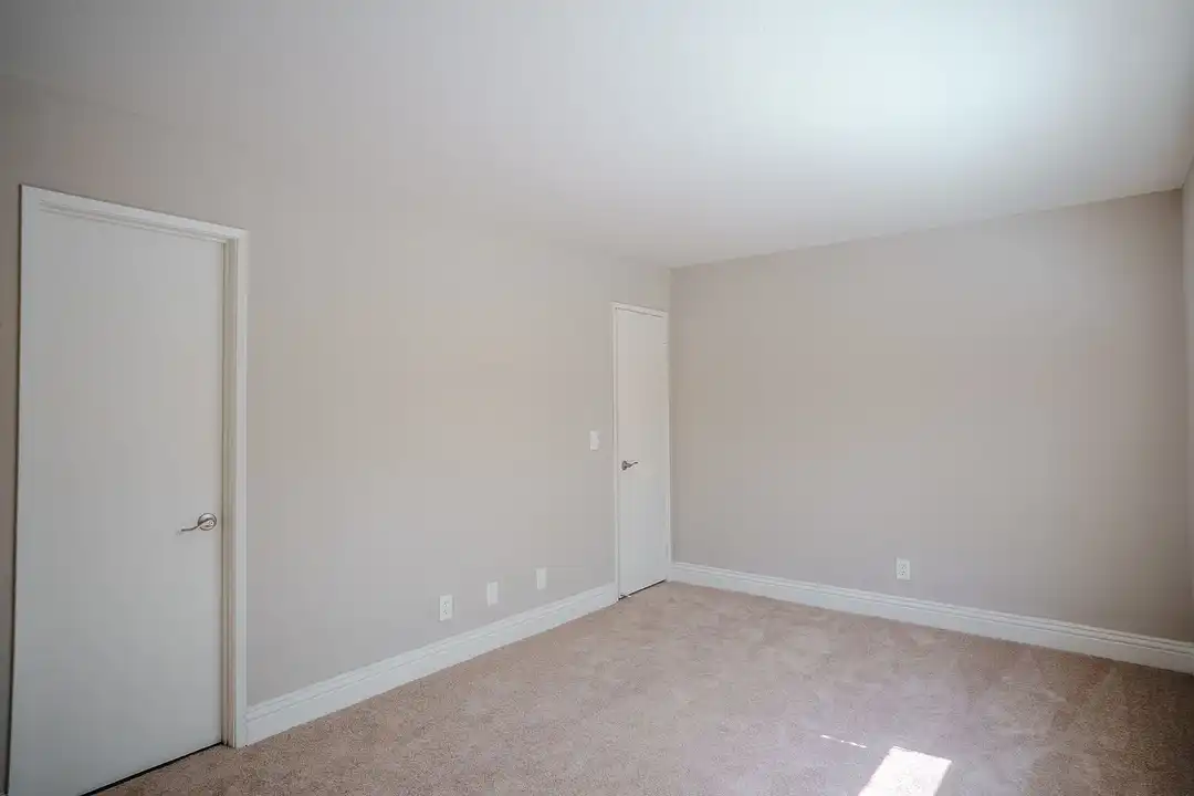 1362 Temple Ave. – photo 1