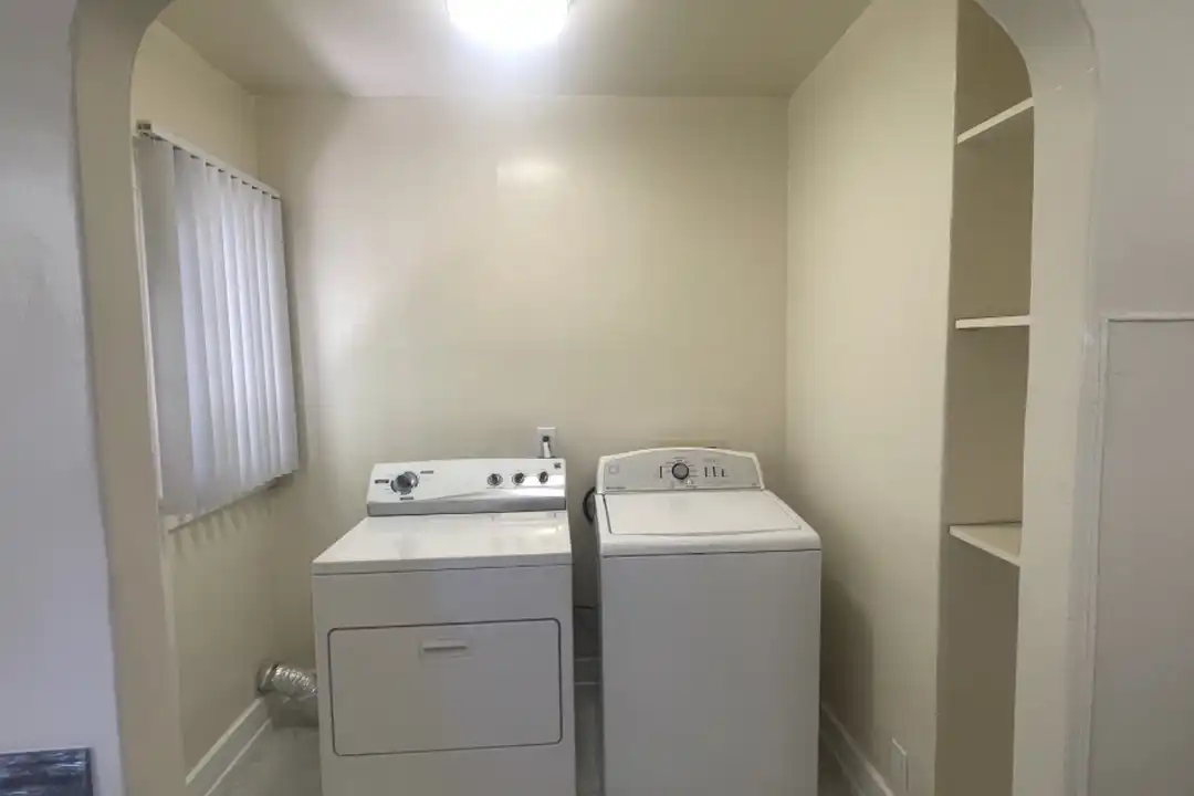 204 N Cedar St unit 206 - View 6