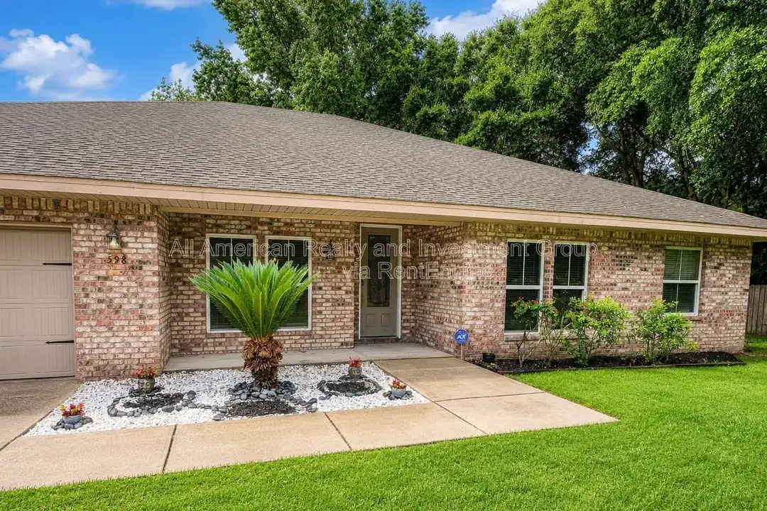 598 Emerald Ln - View 2