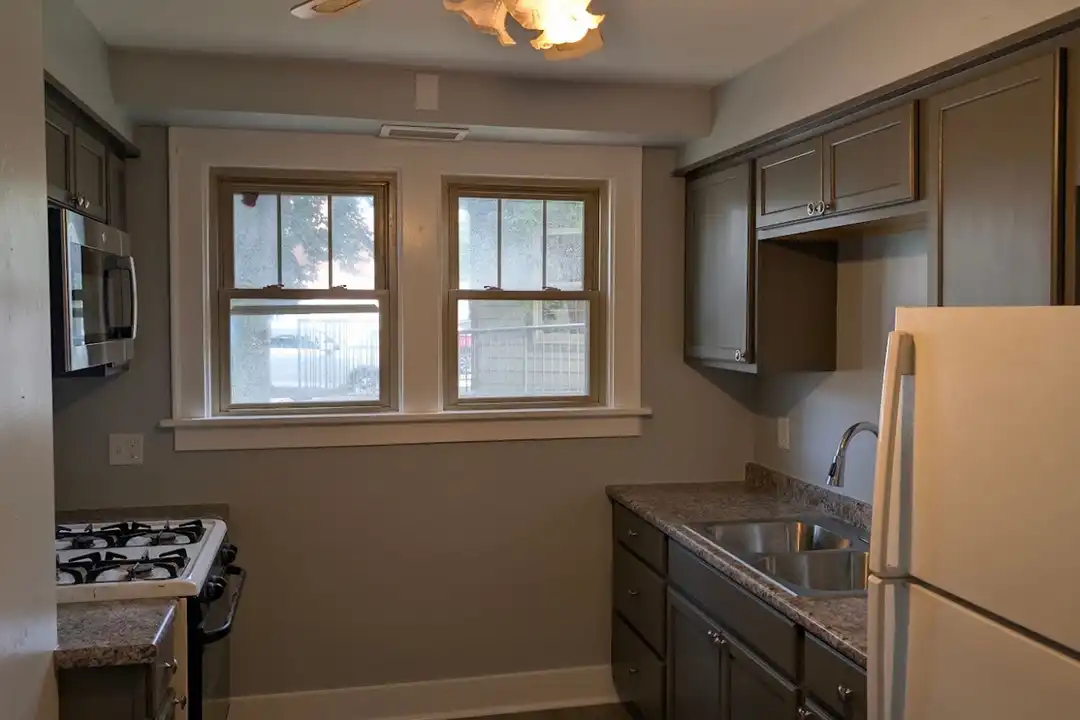 1011 California Ave unit Apt. 1R – photo 1