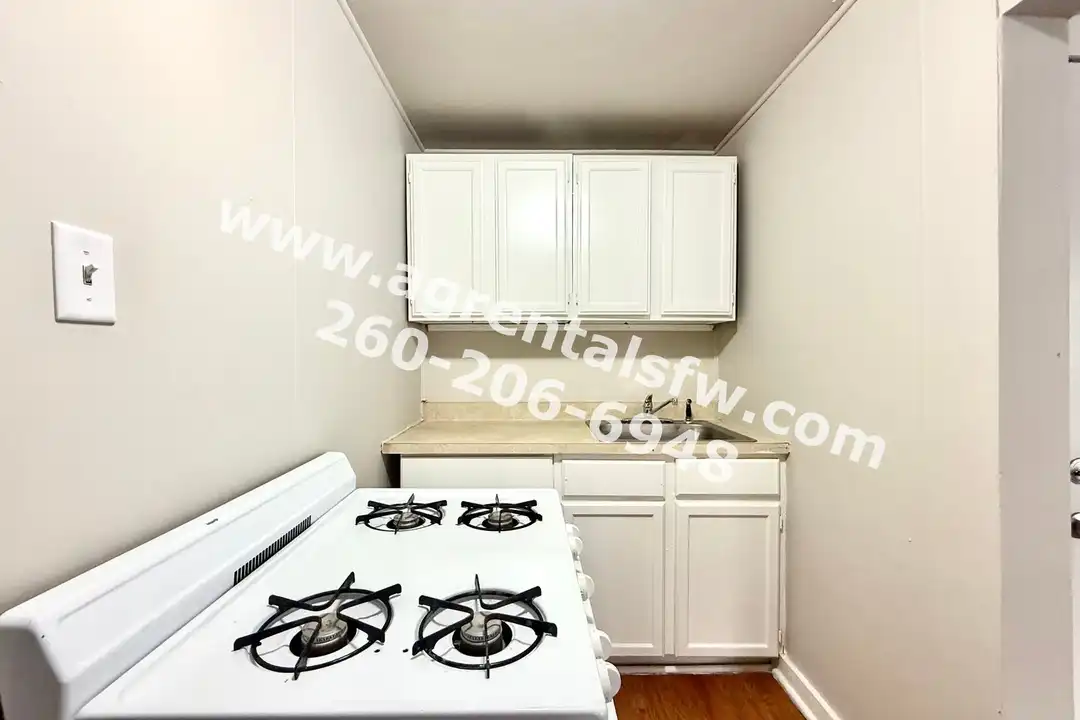 616 Mechanic St unit B - More
