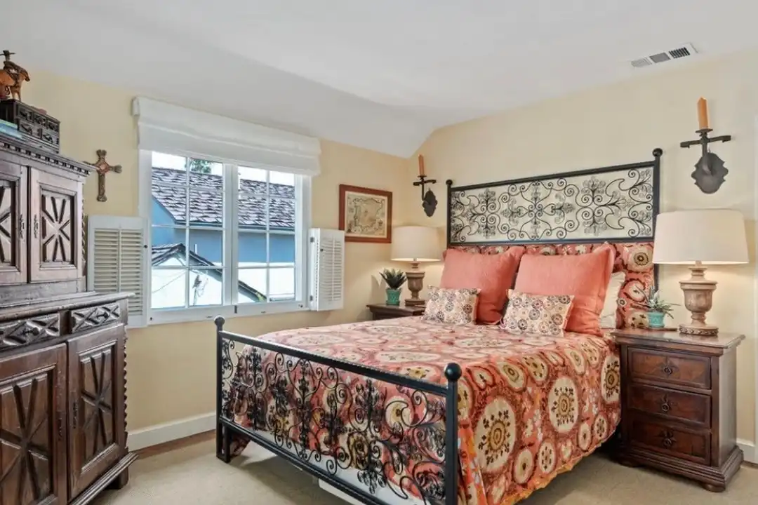 1915 Santa Barbara St - View 4