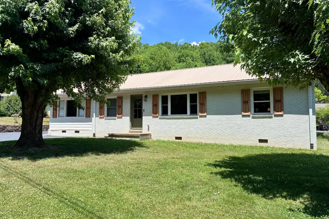 286 Kitchens Branch Rd – photo 1 of 13
