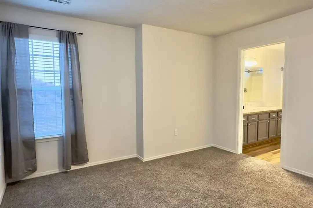 1069 W Pine Ave unit # 3 - View 6
