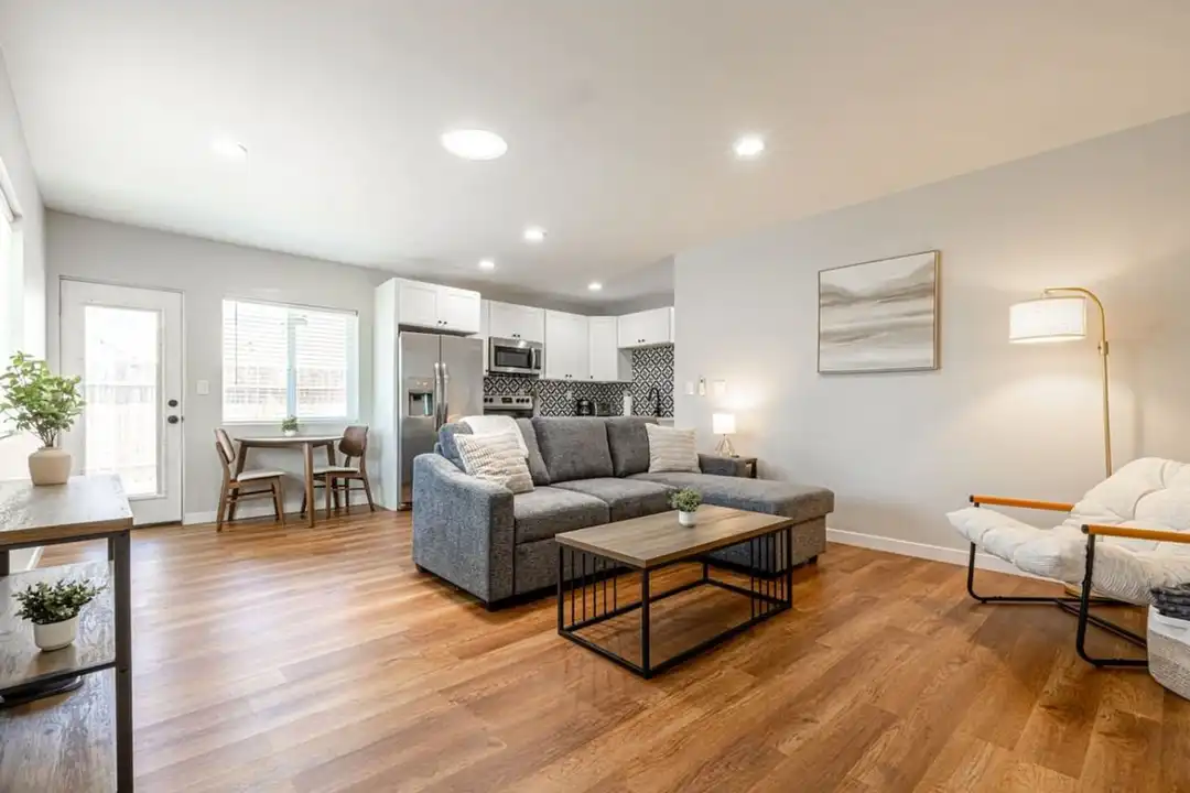 4349 Oxford St unit 1496400P – photo 1