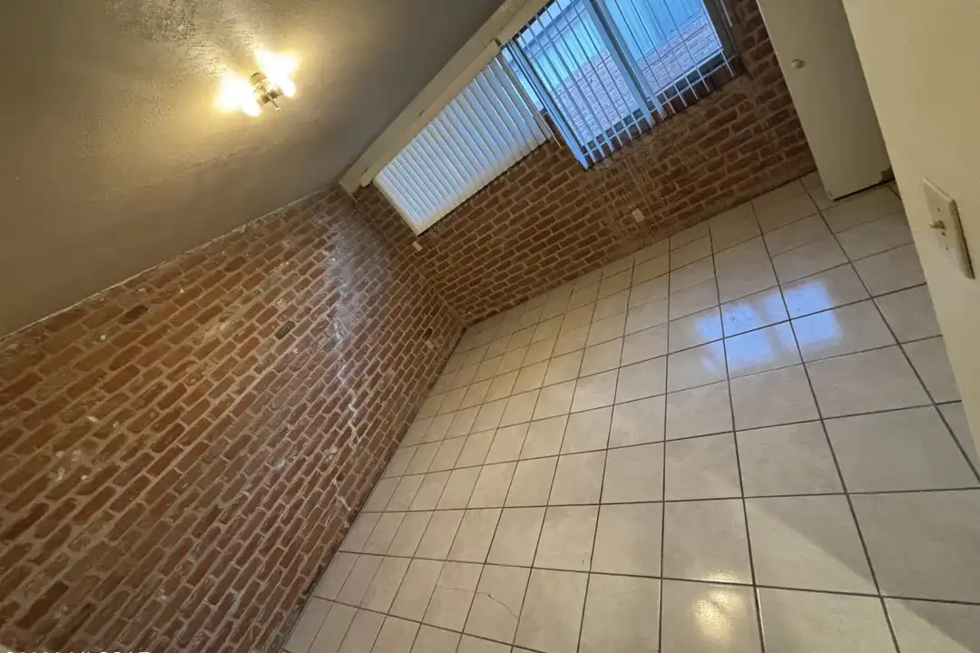 405 E Delano St #2 - View 4